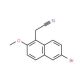 (6-Bromo-2-methoxy-1-naphthyl)acetonitrile (CAS 92643-17-9) - chemical structure image