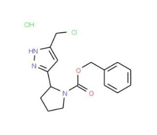 Benzyl (2S)-2-[5-(chloromethyl)-1H-pyrazol-3-yl]pyrrolidine-1-carboxylate hydrochloride - chemical structure image